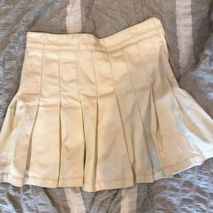 brandy melville white pleated skirt